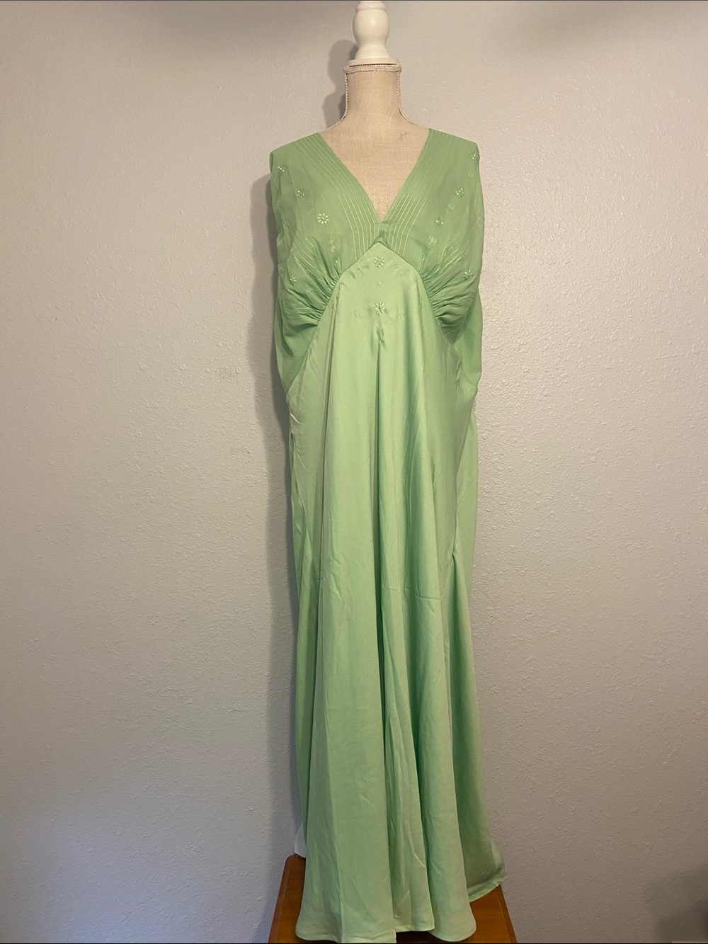 ASOS Curve Green Vintage Style V-Neck Midi Slip Dress Size 24